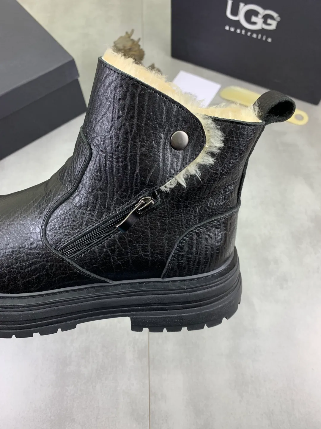 Men's men's shoes 💰P660 New arrival 🆕🆕🆕 IUGGI Men's British retro Martin boots Winter new men's outdoor hiking boots First layer of cowhide on the outside and wool on the inside Comfortable and warm Rubber sole sole Non-slip and firm Trendy and fashionable Casual and versatile Size: 38-44 (45 customized) Color: three colors